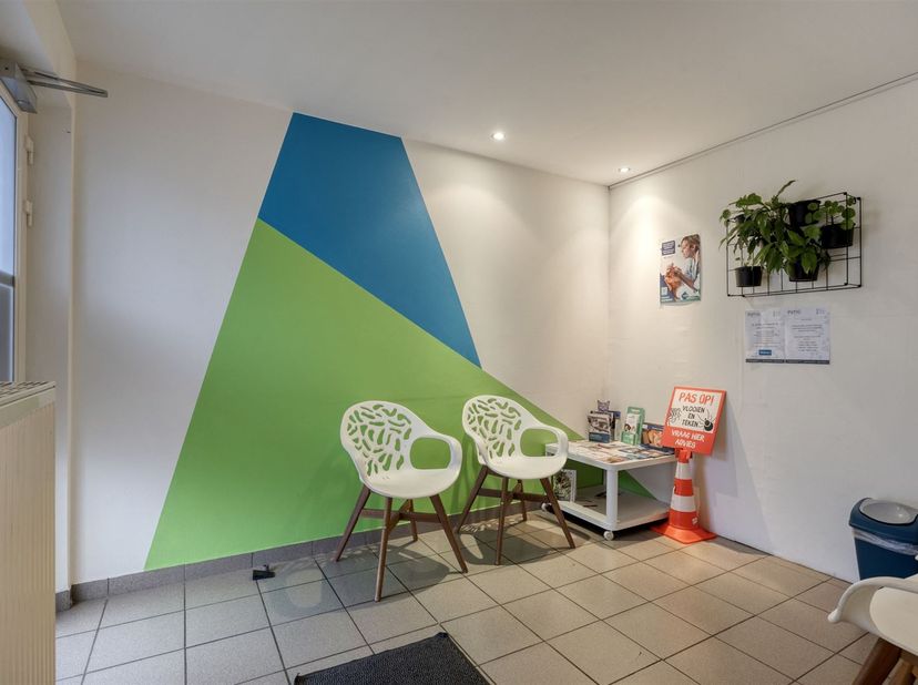 Vraag uw bezoek aan via info@optimusvastgoed.be!<br />
TE HUUR: Multifunctionele handelsruimte met goede ligging te Houthalen-Oost! <br />
Ontdek de