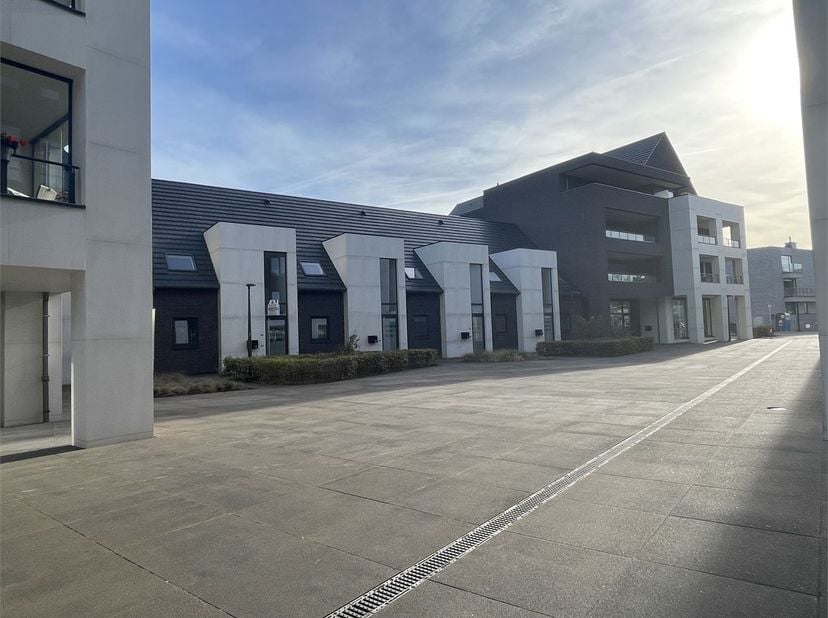 Op zoek naar een recente, instapklare woning waar comfort, ruimte en een uitstekende ligging samenkomen? Dan is deze moderne woning in Dorperveld 4A i