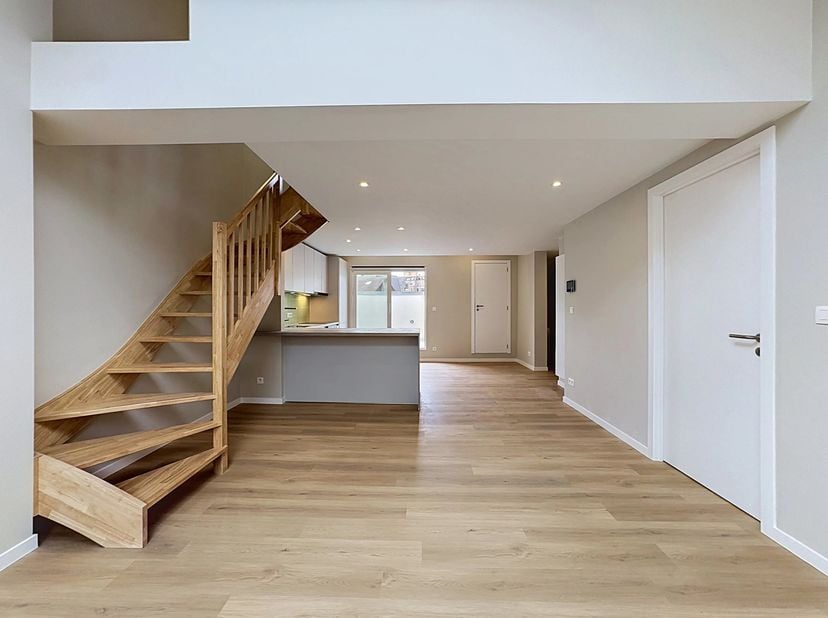 Bien présenté par Mike Doolaeghe - Tél. : +32 471 65 85 85 - E-mail : mike.doolaeghe@victoire.be<br />
Victoire Junot vous propose ce bel appartement