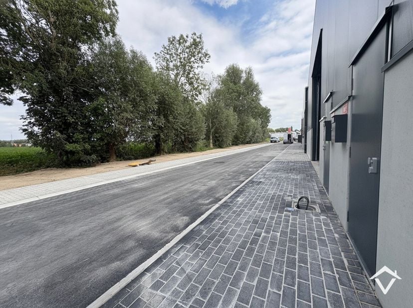Op zoek naar een slimme investering of een nieuwe locatie voor je onderneming? <br />
Ontdek deze gloednieuwe KMO-units in Werken (Kortemark), strateg