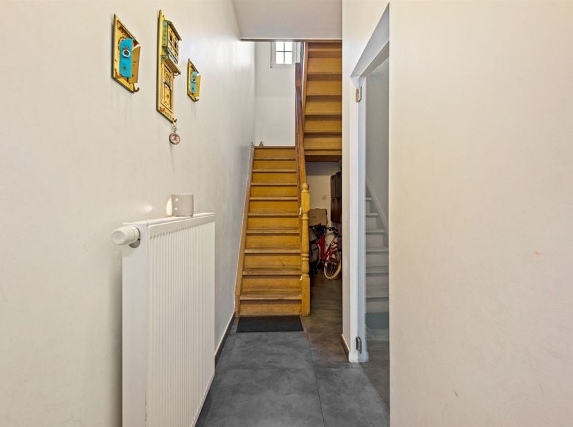 Gerenoveerde woning met 3 slaapkamers op centrale locatie! <br />
<br />
Ligging: Deze woning is gunstig en centraal gelegen nabij de Bredabaan. Ver
