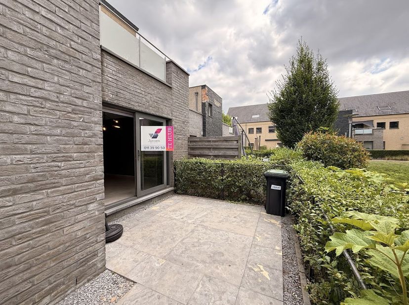 Instapklaar, gelijkvloers appartement met 2 slaapkamers, parking en terras met zicht op het groen!<br />
Dit netjes afgewerkt appartement is gelegen o