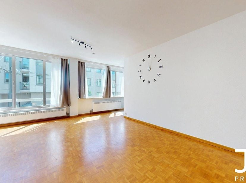 Ideaal gelegen nabij alle voorzieningen en het Heembeekpark, appartement met 1 slaapkamer van 65 m² op de 1ste verdieping van een gebouw met lift.<br