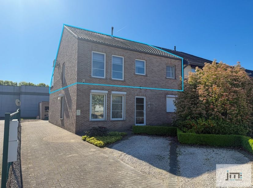 Dit mooie duplexappartement te Alken is gelegen in een rustige buurt op wandelafstand van het centrum en met een vlotte verbinding naar de omliggende