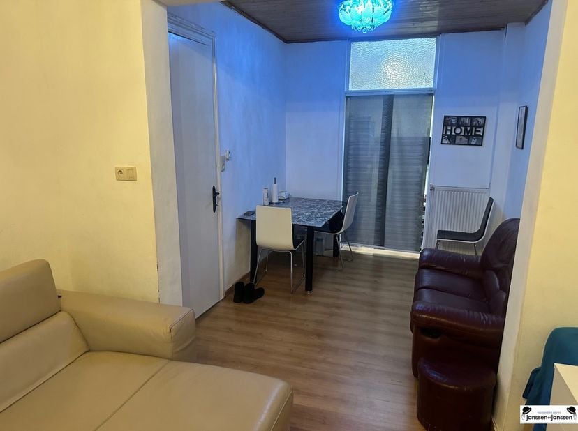 Bienvenue dans cette charmante maison située au cœur d'Anvers. Avec une surface habitable de 100m², cette maison offre tout le confort nécessaire à un