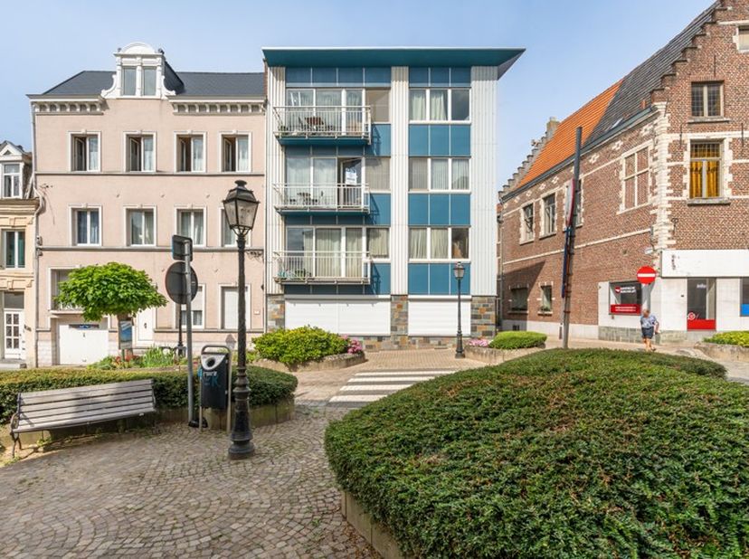 In de Kleerkopersstraat in Tienen vind je dit appartement, gelegen op de tweede verdieping van een kleine residentie.<br />
<br />
De indeling van 85m