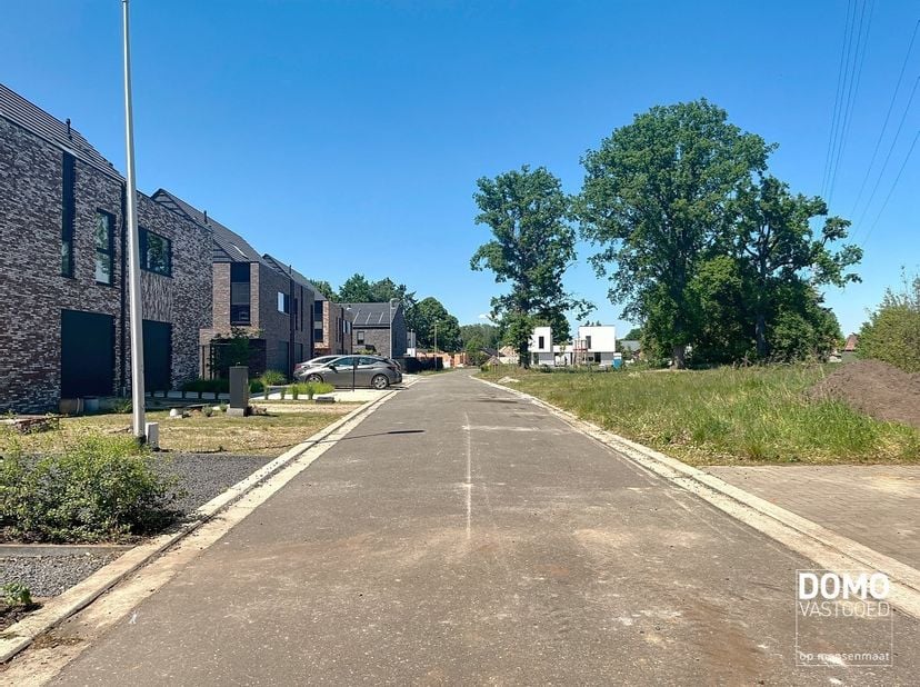 Heeft u interesse? Bekijk deze projectgrond op onze website http://www.domovastgoed.be of contacteer ons op het nummer 011/96.49.96<br />
<br />
Proje
