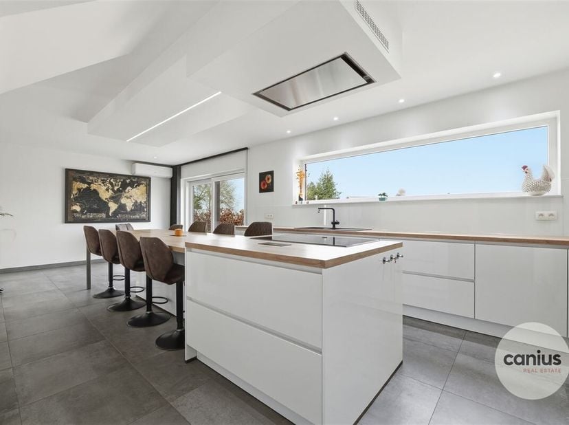 MAISON ÉLÉGANTE ET ÉCONOME EN ÉNERGIE AVEC ASCENSEUR, 3 CHAMBRES ET UN BEAU JARDIN PRÈS DES PAYS DU CENTRE VILLE<br />
Vous êtes à la recherche d'une