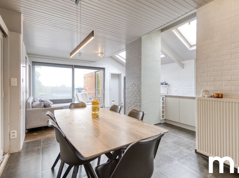 Bent u op zoek naar een ruime, moderne instapklare woning in Dadizele? <br />
Dan is deze prachtige woning wellicht wat u zoekt! Deze woning biedt tal