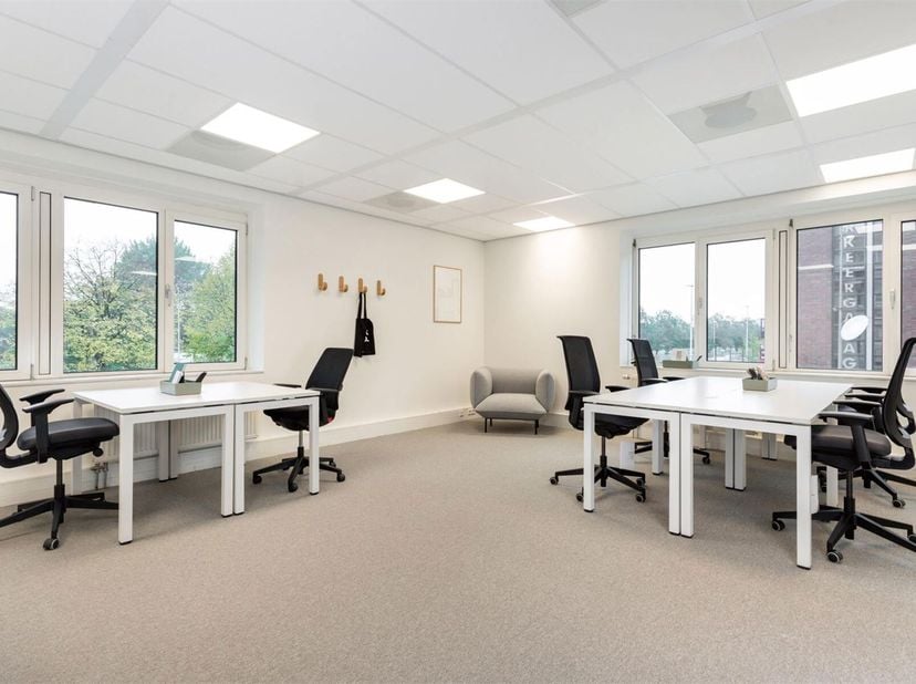 Boek een serviced office voor vier personen, dan regelen wij de rest.Bereik uw maximale productiviteit in Brussel in het bruisende co-workingcentrum M
