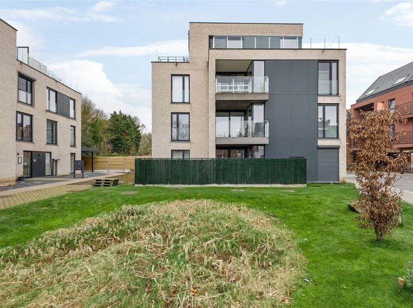 COMFORTABEL APPARTEMENT MET 2 SLAAPKAMERS, TERRAS + PARKING<br />
De naam van Residentie Park Den Blijk spreekt voor zich. Deze residentie is gebouwd