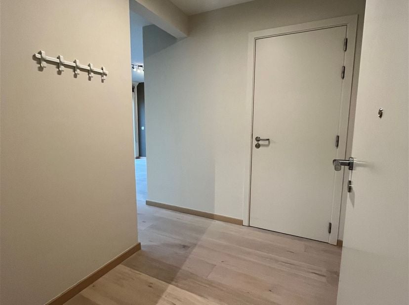 Appartement pour personnes âgées situé dans le quartier résidentiel de Varsenare avec une belle terrasse ensoleillée !<br />
L'appartement se compose