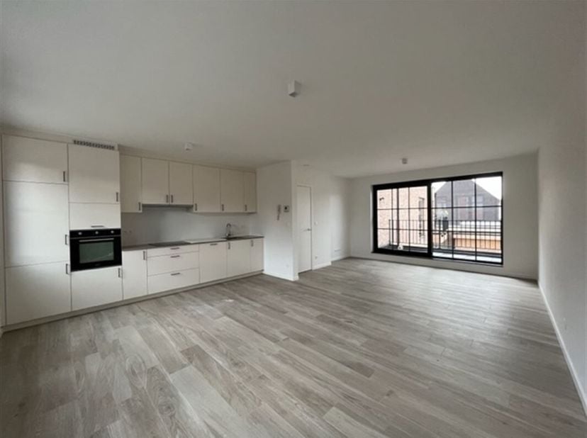 Gelegen in het centrum van Pulderbos  op de eerste verdieping.<br />
Dit  prachtig afgewerkt BEN appartement beschikt over:<br />
- een inkomhal<br />