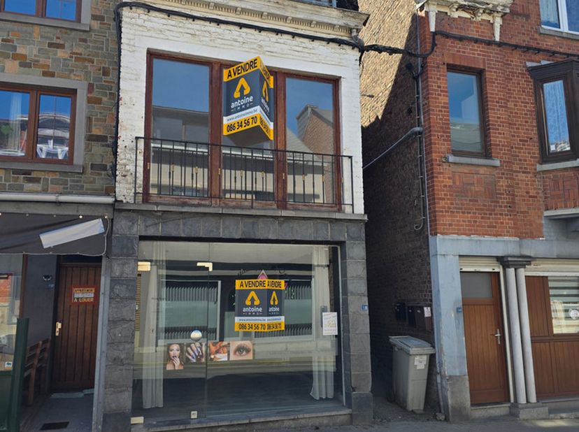 - OPTION - BARVAUX (Durbuy) : Maison de commerce située dans la rue principale à proximité de toutes les commodités (commerces, gare, école,..).<br />
