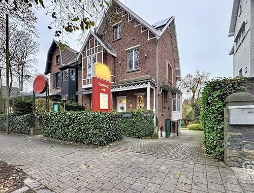                                         Commerce à vendre à Uccle, € 1.250.000
