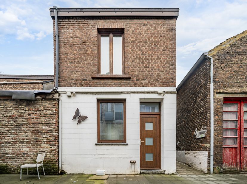 In Châtelet stelt EasyHome een kleine, functionele woning voor met veel potentieel, perfect als eerste aankoop of als slimme investering.<br />
Een ge