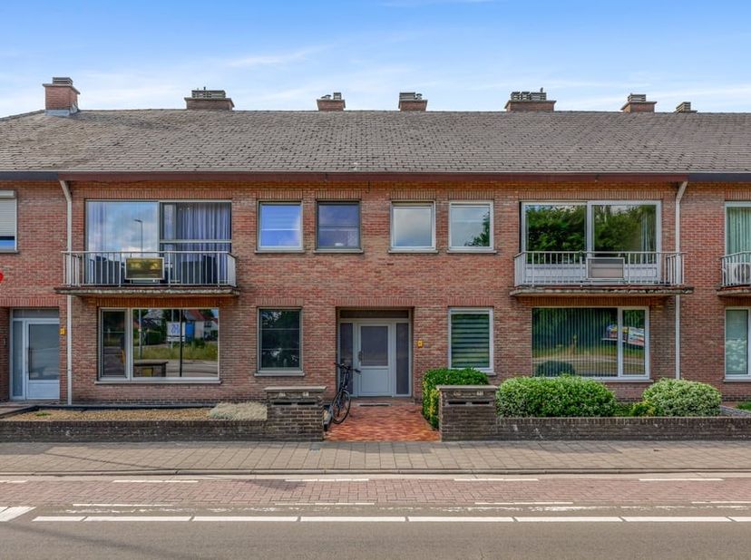 Welkom aan de Ringlaan 81 in Pelt, een aangename locatie waar rustig wonen en een uitstekende bereikbaarheid hand in hand gaan. Dankzij de centrale li