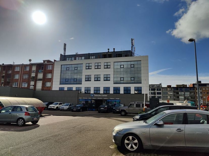 Kantoorruimtes vanaf 90 m² te huuraan de Bisschoppenhoflaan in Deurne. <br />
<br />
 Het pand bevindt zich aan een belangrijke invalsweg naar Antwerp