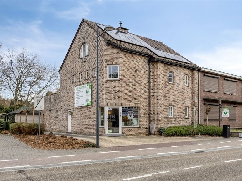TE KOOP: Handelshuis op toplocatie te Heusden-Zolder!<br />
Ontdek dit veelzijdig handelshuis gelegen op de Koerselsebaan 38 in Heusden-Zolder, een b