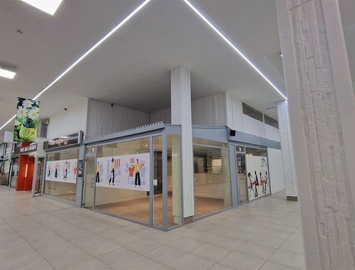                                         Bien commercial à louer à Genk, € 850
