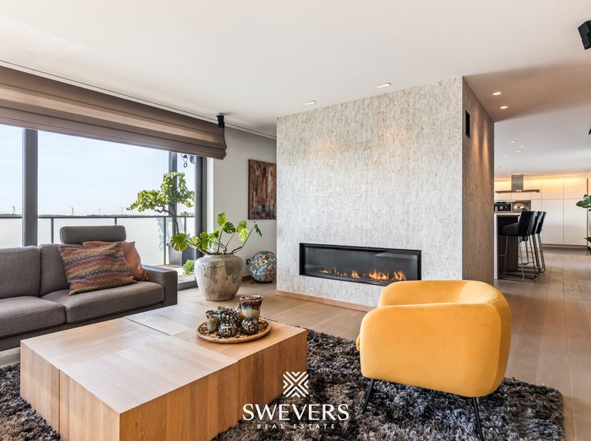 Voor meer info en foto’s, surf naar www.swevers.be – Op de 8ste verdieping van Jan Habexlaan 15/8.1 in Genk bevindt zich dit exclusieve penthouse met