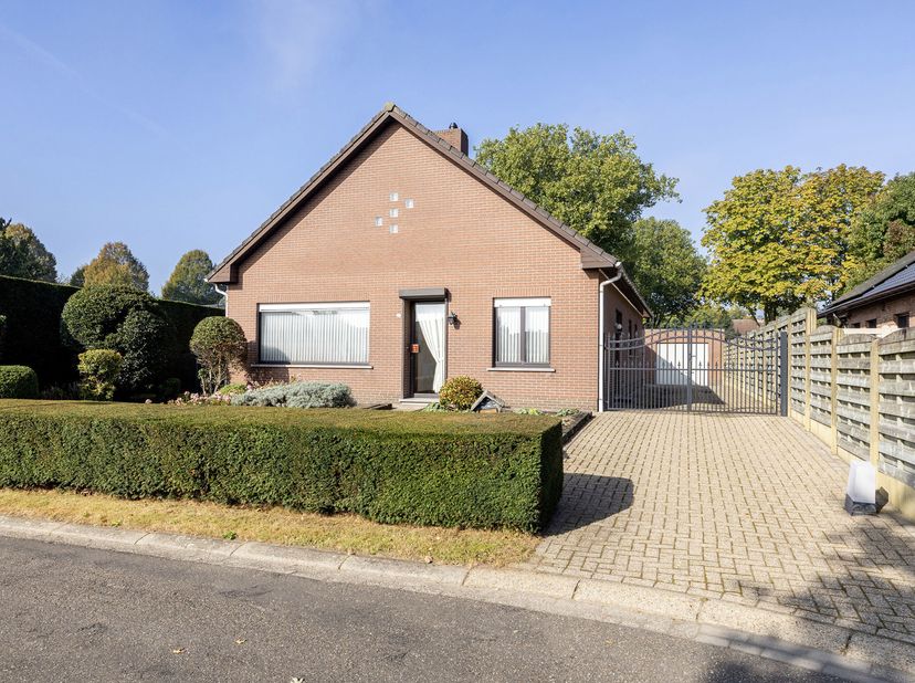 Huis te koop in Bussels 10,
                    2310 Rijkevorsel