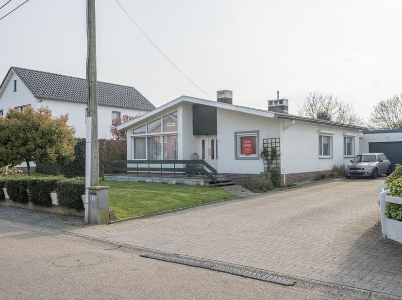 CHARMANTE BUNGALOW - <br />
<br />
Bungalow te Kessenich, Fabrieksstraat 6,  groot 08a 36ca, bouwjaar 1972.<br />
Vlak bij school en NL grens.<br />
I