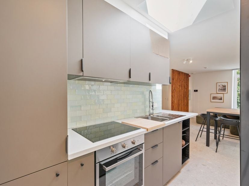 Cette résidence étudiante entièrement autorisée avec 5 chambres allie des revenus immédiats au confort d'une rénovation totale. Idéal pour ceux qui re