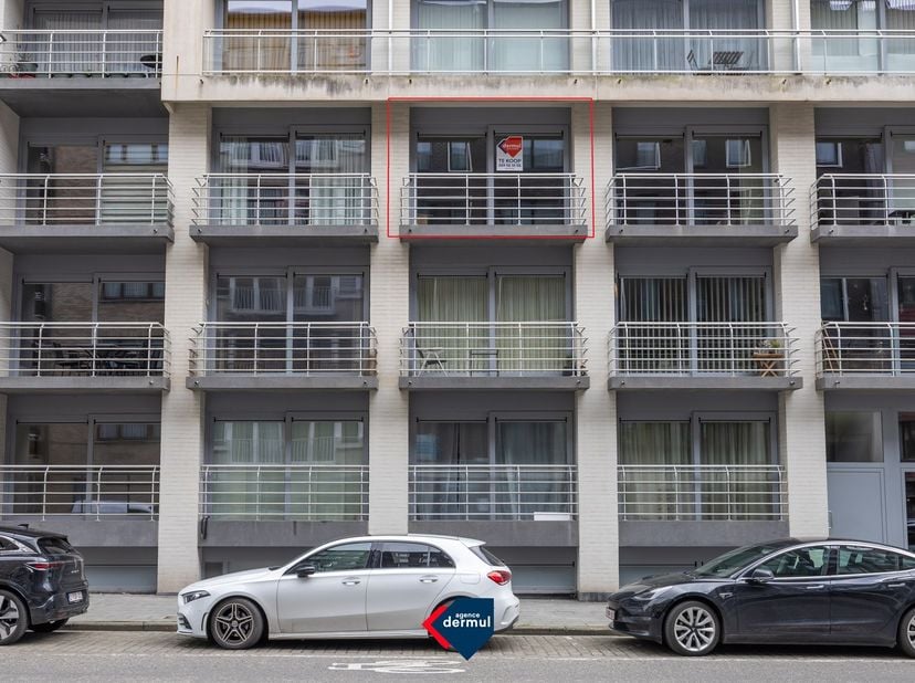 Découvrez ce studio idéalement situé au deuxième étage de la résidence Château Tropezina, parfait comme résidence secondaire, investissement ou habita