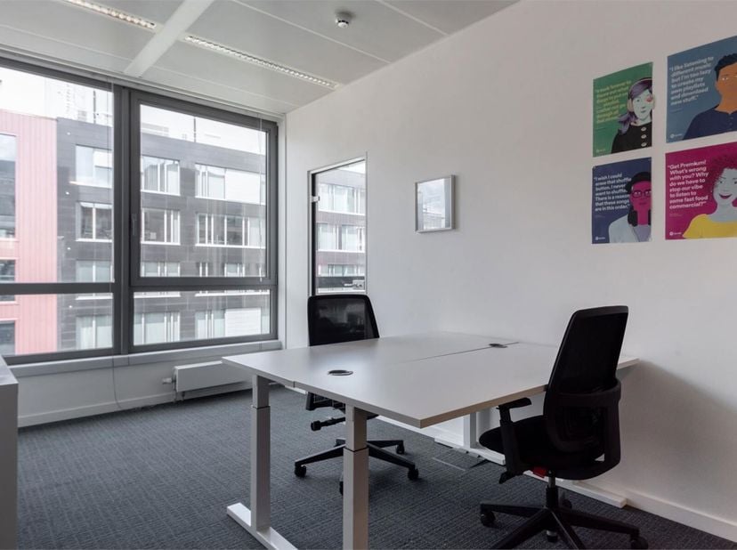 Ga meteen aan de slag met een kant-en-klare kantoorruimte voor twee.Het ultramoderne De Meeûssquare trekt getalenteerde professionals aan dankzij het