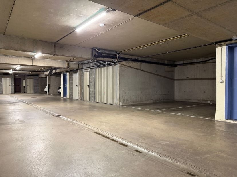 Garage à vendre à Jozef Van Elewijckstraat 107A,
                    1853 Strombeek-Bever