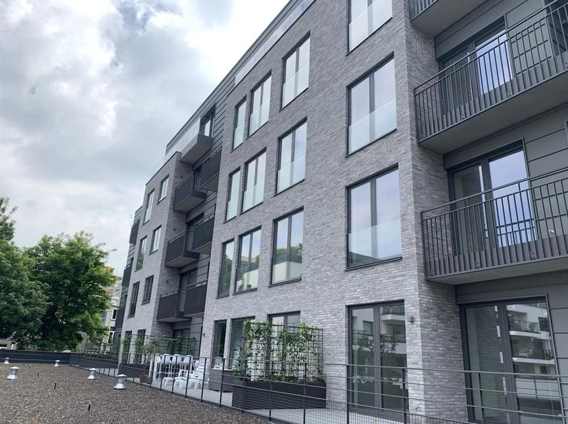 A deux pas du piétonnier de la Chaussée d'Ixelles et de la place Fernand Cocq, non loin du quartier Européen et de la gare du Luxembourg, Victoire-Jun