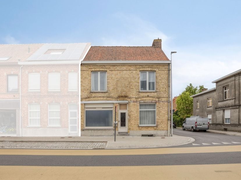 Bent u op zoek naar een uitzonderlijk ruime woning met tal van mogelijkheden? Dan is deze&amp;nbsp;halfopen bebouwing aan de Dikkebusseweg 100 in Ieper be