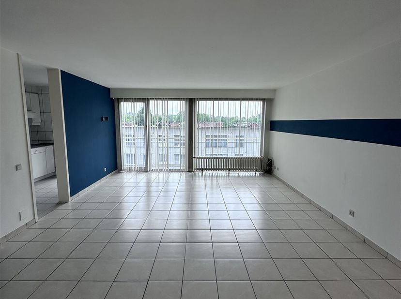 Goed gelegen appartement van 100m² met 2 slaapkamers op de derde verdieping. <br />
<br />
Dit ruime 2-slaapkamer appartement combineert de luxe van