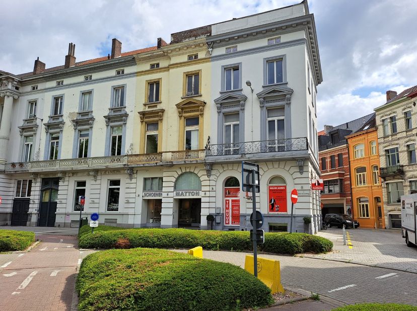 Bien professionnel à louer
                    à 9000 Gent