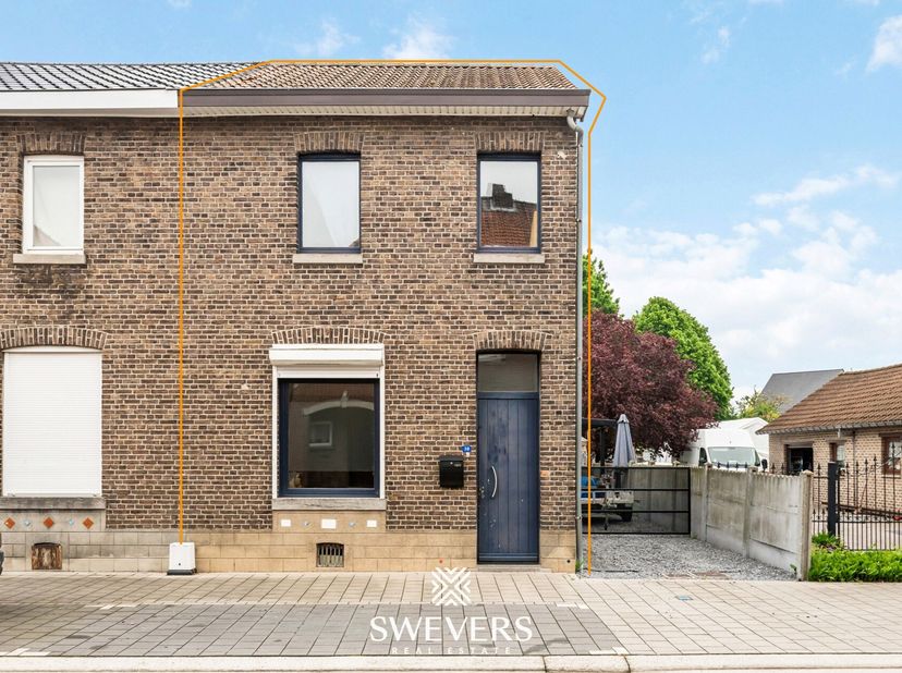 Voor meer info en fotos, surf naar www.swevers.be  Deze halfopen bebouwing in de Wijngaardstraat 38 in Lanaken biedt een mooie combinatie van ruimte,
