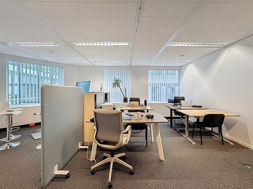 Herrmann-Debroux district - Aantrekkelijke kantoorruimte van +/- 45m² gelegen op de 2e verdieping van een gebouw met 6 verdiepingen bestaande uit: een