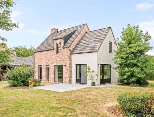                                         Woning te koop in Escanaffles, € 575.000
