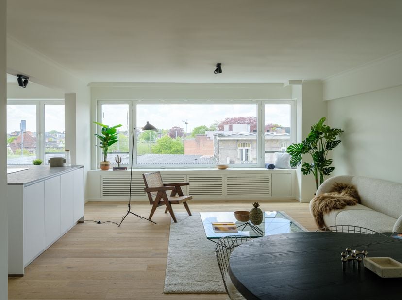 Ruim en lichtrijk 3 slpk appartement met terras nabij het station Gent-Sint-Pieters<br />
<br />
Dit appartement, gelegen op de 5de&amp;nbsp;verdieping,&amp;n