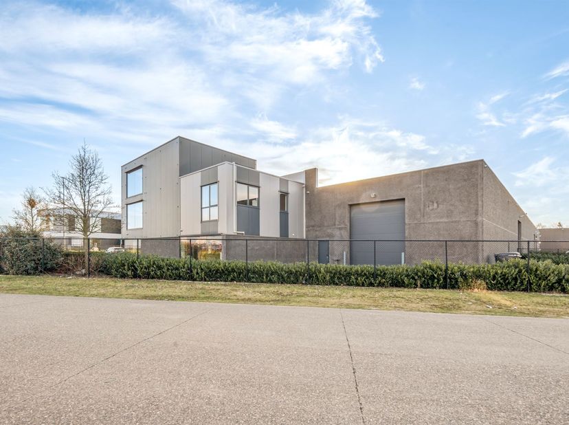 Bien professionnel à vendre
                    à 3920 Lommel