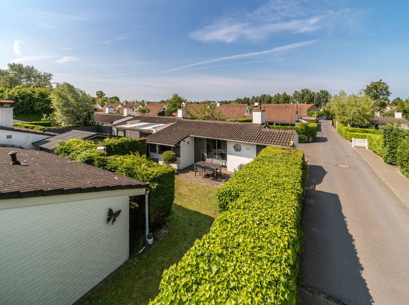 Dans le parc de vacances Sunparks à Oostduinkerke, nous trouvons cette maison de vacances rénovée et meublée avec parking et jardin orienté au sud à v