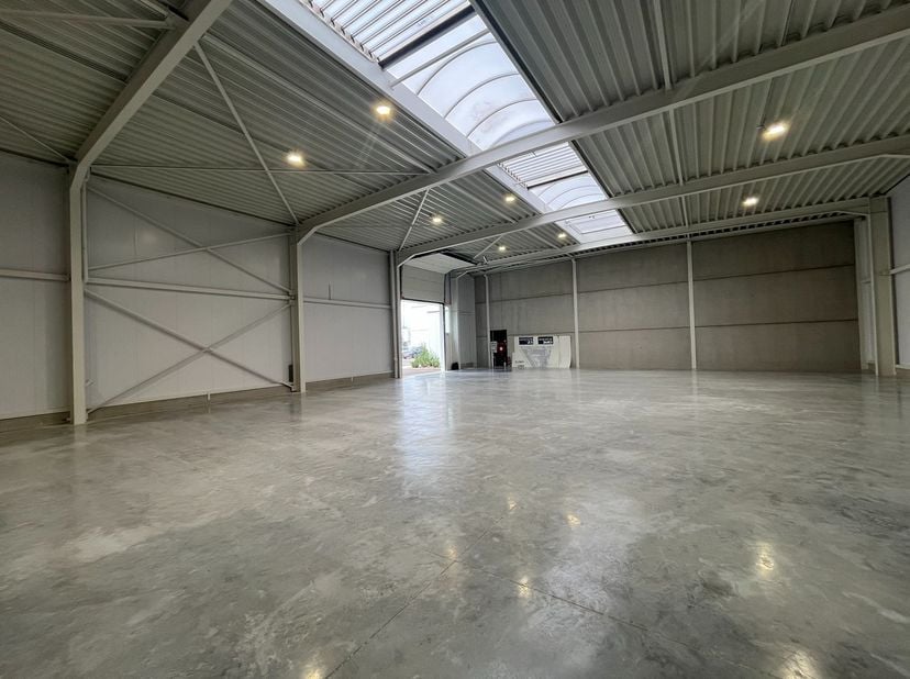 Bien professionnel à vendre
                    à 3500 Hasselt