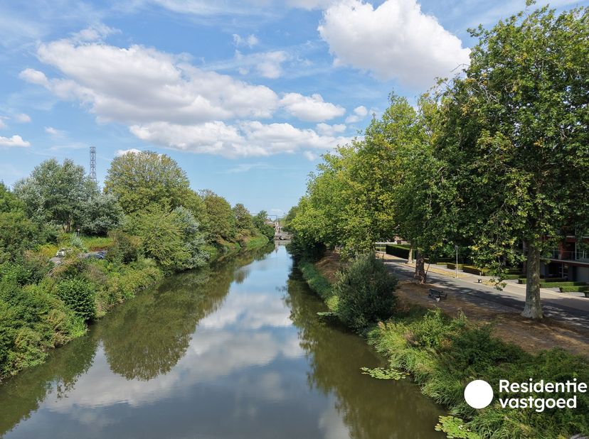Op een bijzonder aangename locatie in de geliefde Brugse wijk Kristus-Koning, vlak bij het Graaf Visartpark en op korte afstand van het Waggelwaterbos
