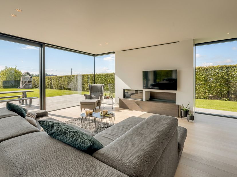 Gelegen in het rustige en groene Mont de l’Enclus, op de grens met Kluisbergen, vindt u deze stijlvolle woning waar woonkwaliteit en hedendaags comfor