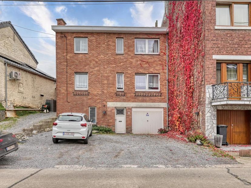 MAISON BEL-ETAGE<br />
<br />
Située dans un quartier agréable de Flémalle, cette maison bel-étage proche des transports en commun saura vous séduire