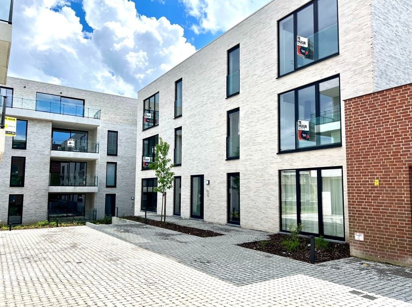 Modern en instapklaar<br />
Dit modern appartement in Maasmechelen beschikt over een inkomhal, een open keuken met leefruimte en een ruim terras, perf
