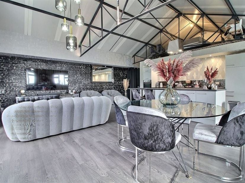 Magnifique loft entièrement rénové  Idéalement Situé à Luingne