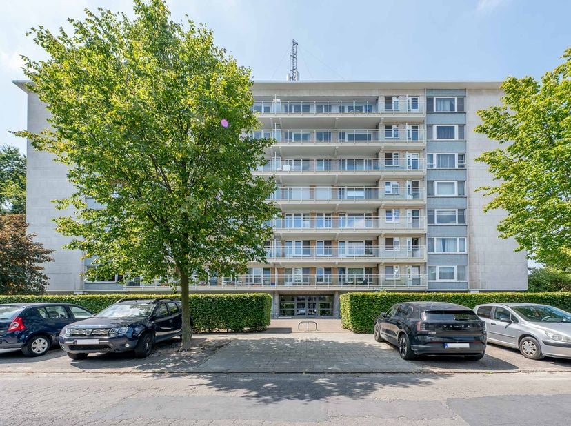 CENTRAAL GELEGEN APPARTEMENT<br />
<br />
Indeling appartement: hall met ingemaakte kast, keuken, living, nachthal met ingemaakte kast, ingerichte bad