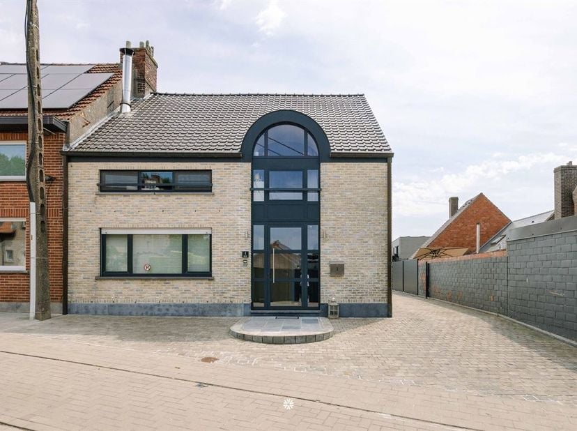 Aalst - Instapklare energiezuinige gezinswoning met tuin en dubbele garage<br />
<br />
Op zoek naar een ruime gezinswoning waar comfort en function