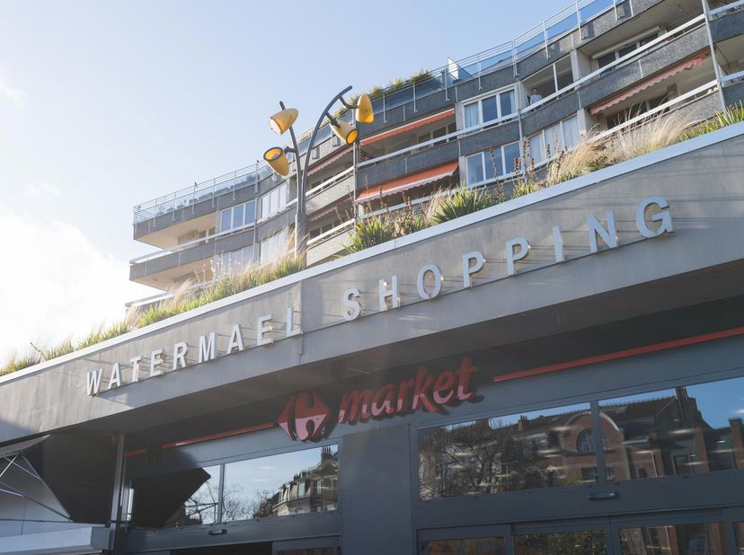 WATERMAEL-BOITSFORT – Commerce à vendre. Situé au cœur des galeries de la place Keym, à proximité immédiate du Carrefour, ce commerce de 32 m² (ancien